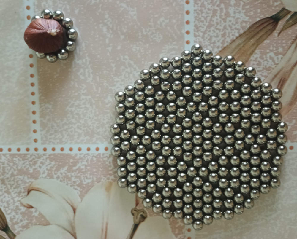 _A hexagon-triangle tiling made out of neocube magnets.